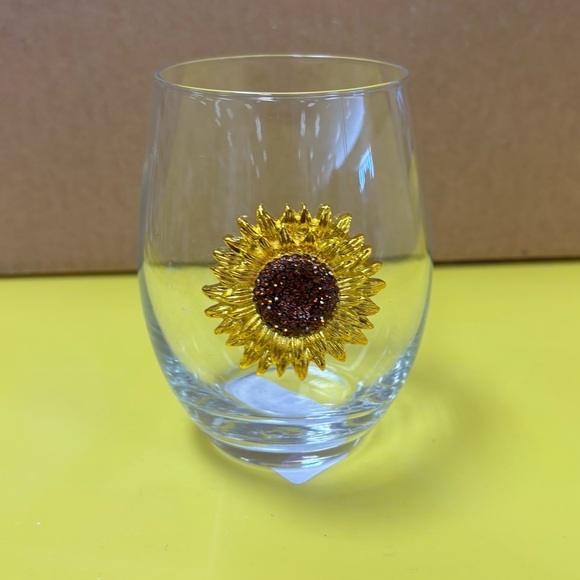 The Queens’ Jeweled Wine Glass - Sunflower - Picture 3 of 3